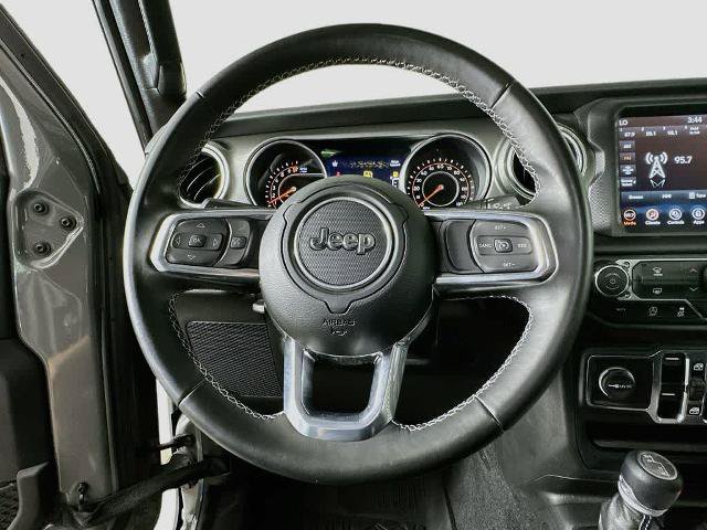 Used 2022 Jeep Gladiator Overland AWD/4WD image 16