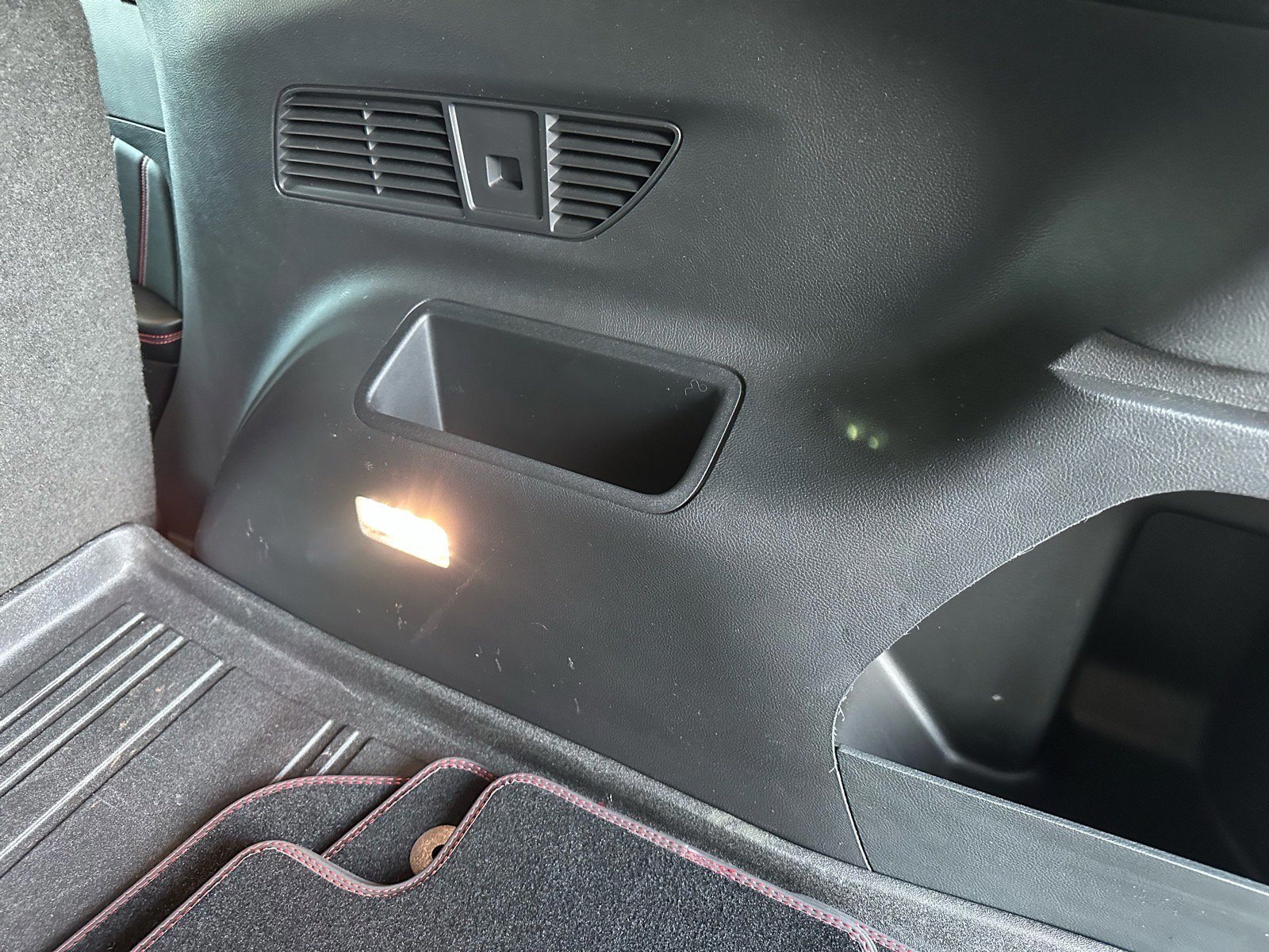 Certified 2024 Ford Edge ST-Line w/ Class II Trailer Tow Package image 25