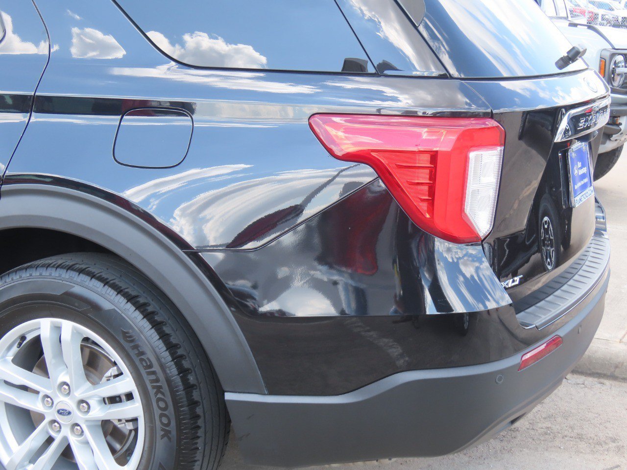 Certified 2023 Ford Explorer XLT RWD image 16