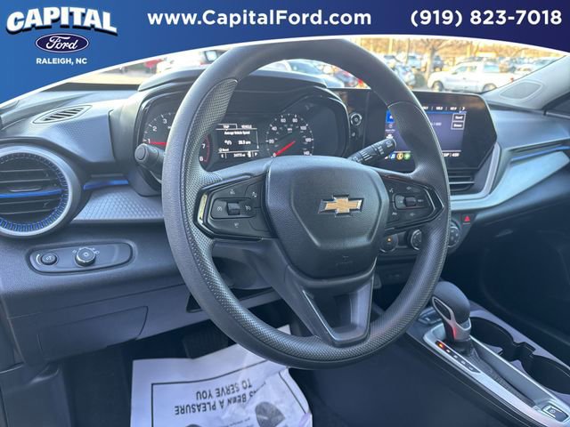 Used 2025 Chevrolet Trax LS image 23
