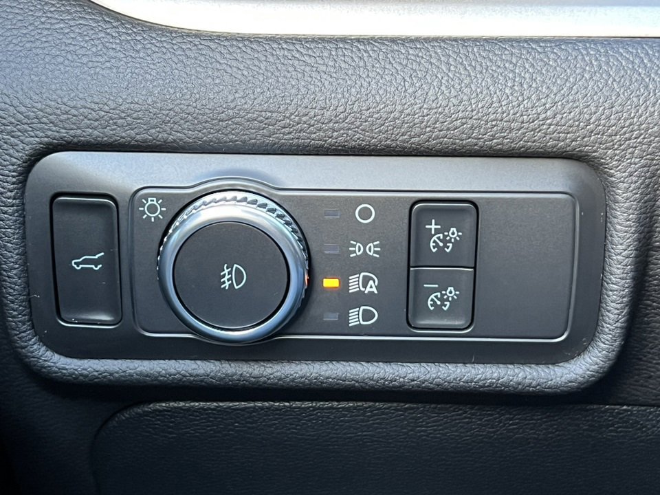 Certified 2022 Ford Explorer XLT w/ Equipment Group 202A image 25