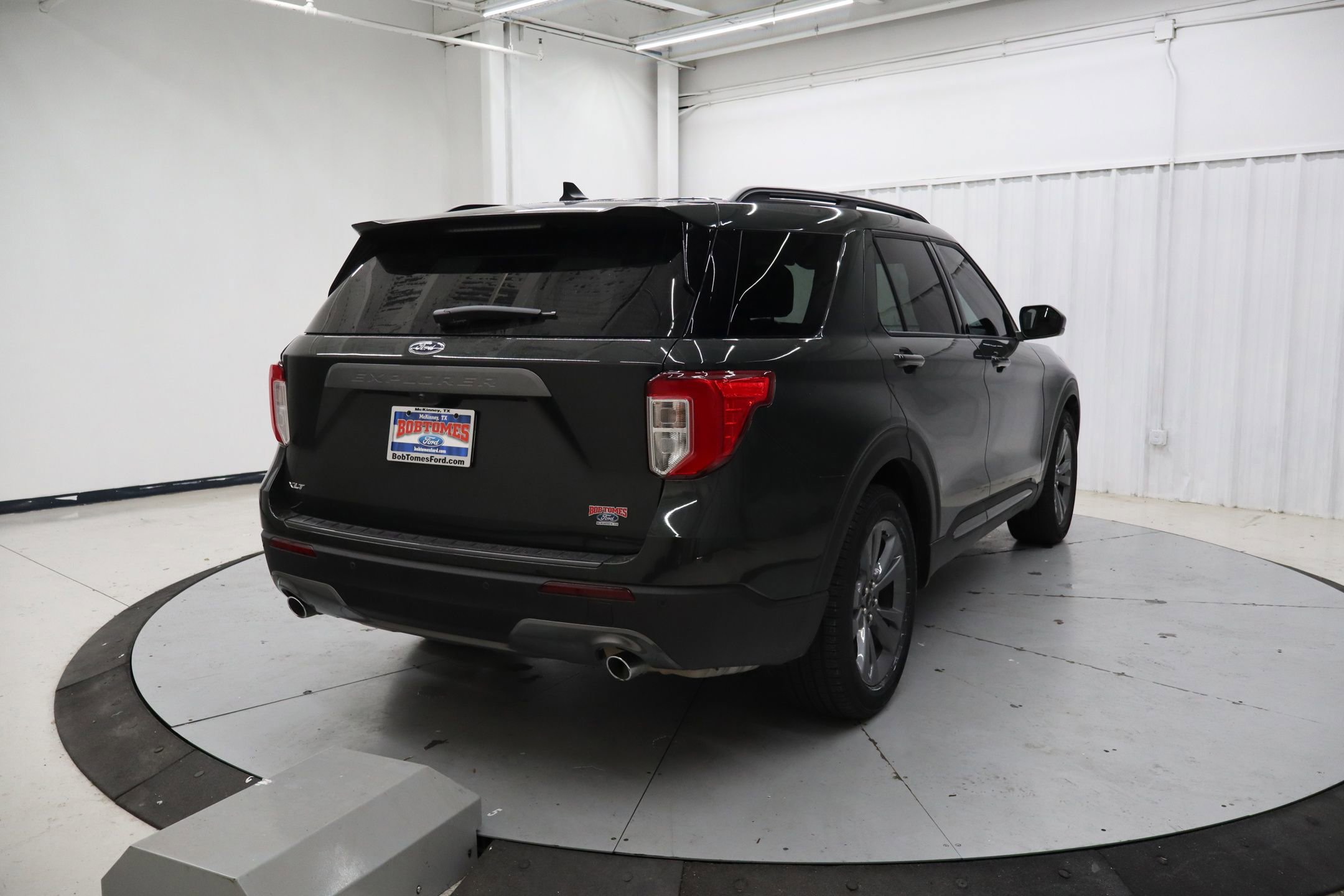 Certified 2023 Ford Explorer XLT w/ Equipment Group 202A RWD image 7