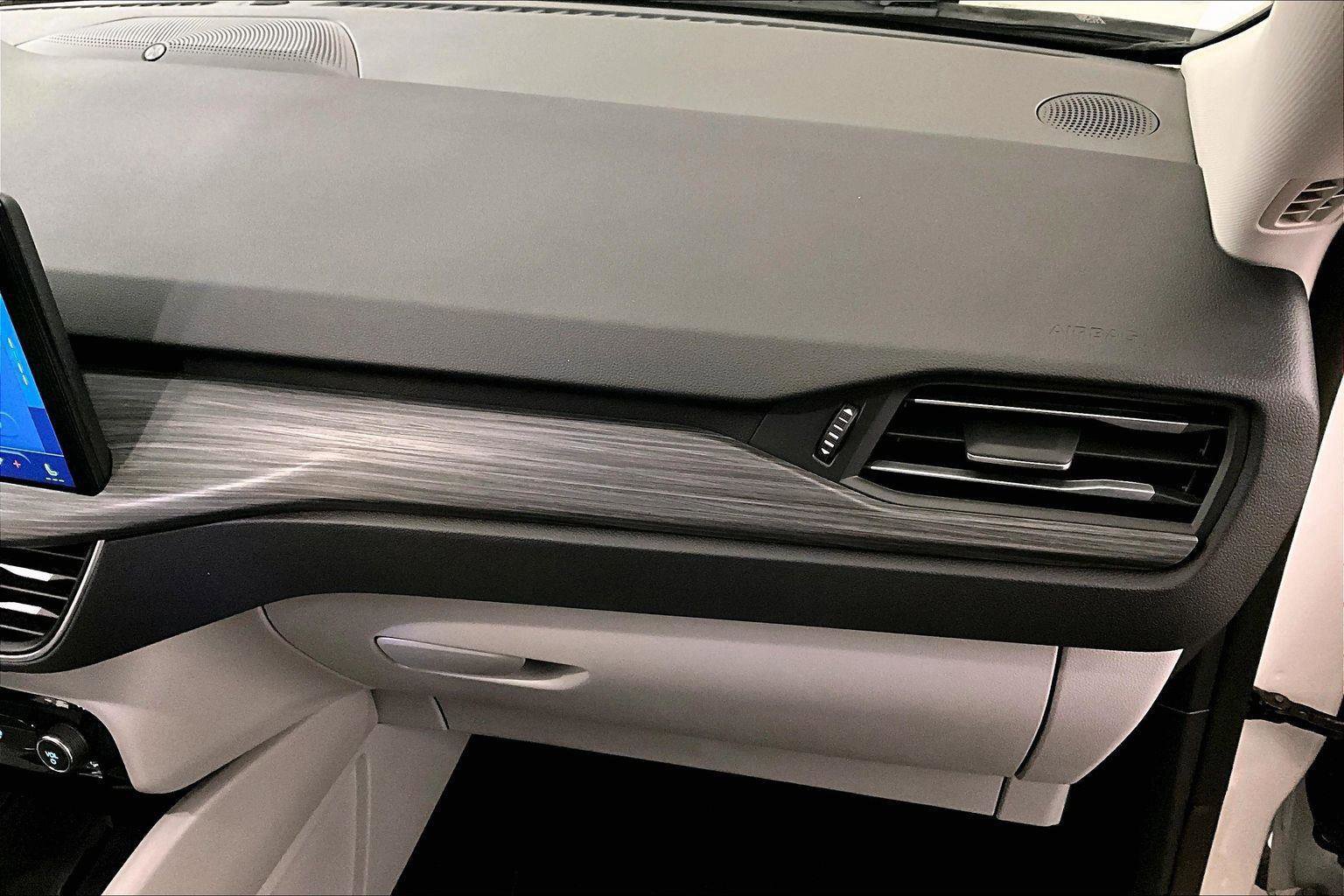 Certified 2025 Ford Escape SE w/ PHEV Premium Package image 15