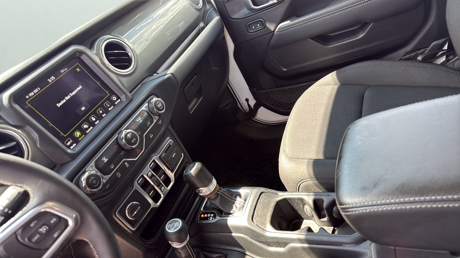 Used 2023 Jeep Wrangler Unlimited Sahara AWD/4WD image 20