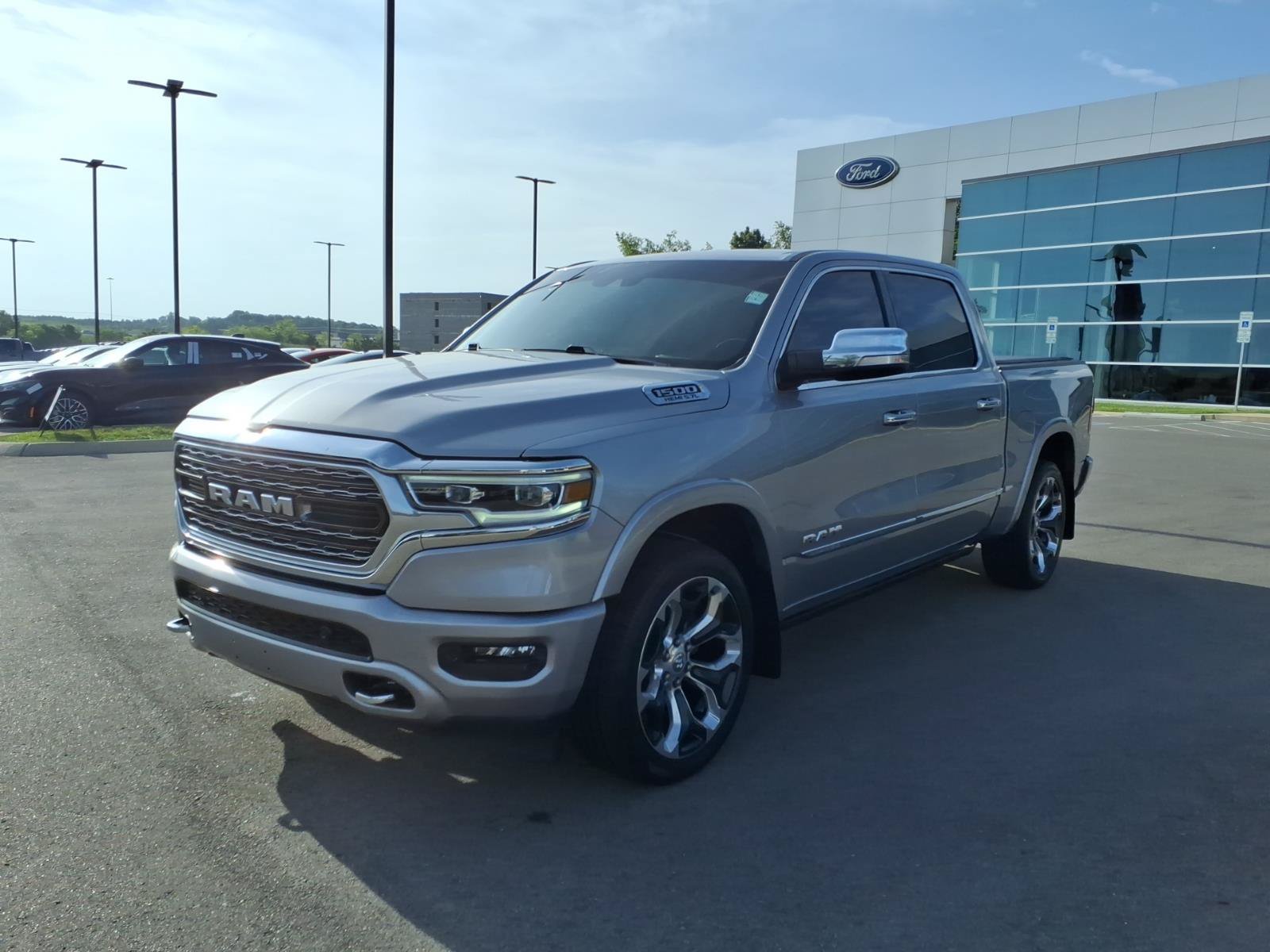 Used 2022 RAM 1500 Limited w/ Body Color Bumper Group AWD/4WD image 7