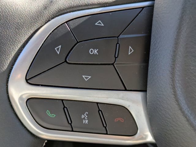 Used 2024 Chrysler Pacifica Limited FWD image 25