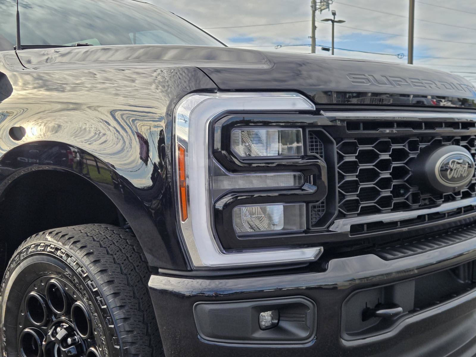 Certified 2025 Ford F250 Lariat w/ Black Appearance Package AWD/4WD image 7