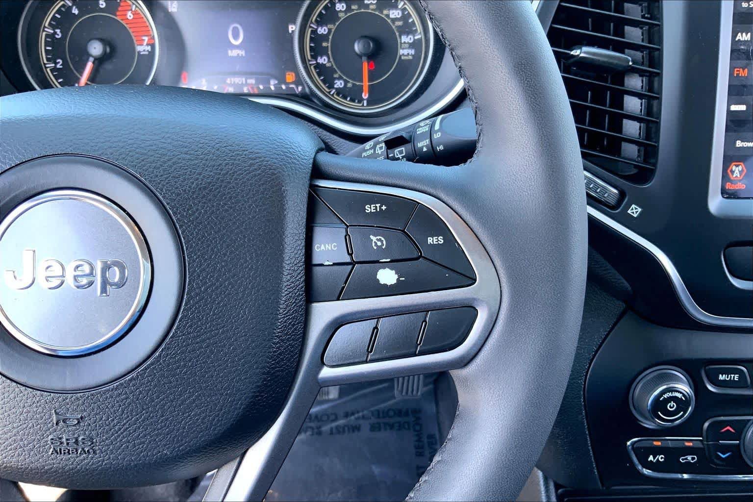 Used 2022 Jeep Cherokee Latitude Lux AWD/4WD image 41