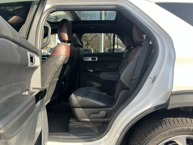 Certified 2022 Ford Explorer Platinum w/ Equipment Group 601A image 29