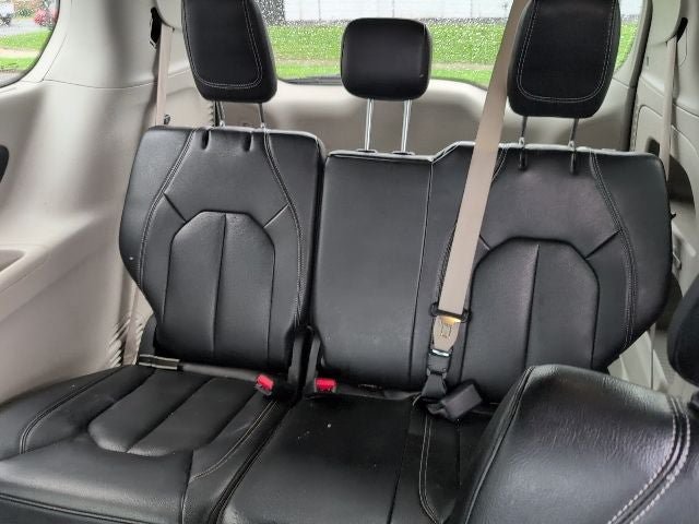 Used 2022 Chrysler Pacifica Touring-L FWD image 17
