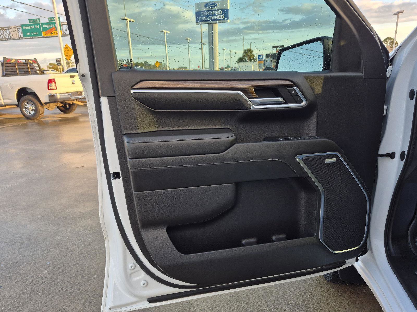 Used 2022 Chevrolet Silverado 1500 LT Trail Boss w/ Convenience Package II image 11