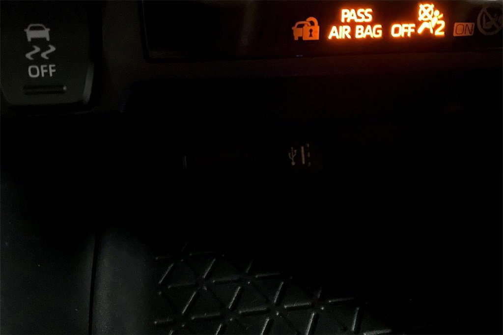 Used 2024 Toyota RAV4 XLE image 31