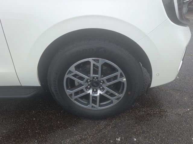 Certified 2025 Ford Expedition Active image 7