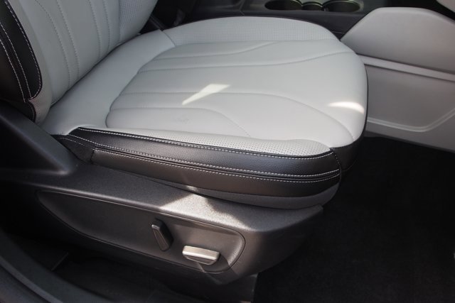 Certified 2025 Ford Escape SE w/ PHEV Premium Package image 12