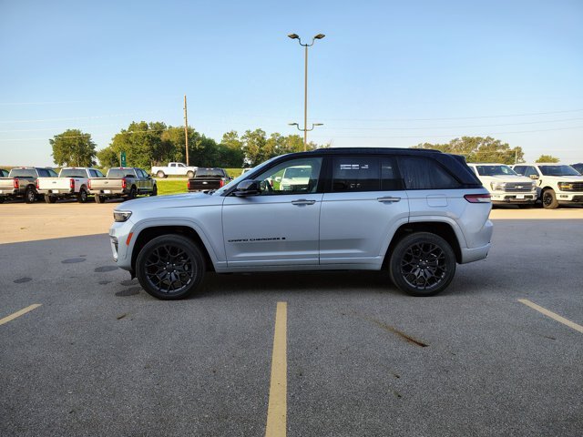 Used 2025 Jeep Grand Cherokee Summit w/ Obsidian Package AWD/4WD image 4