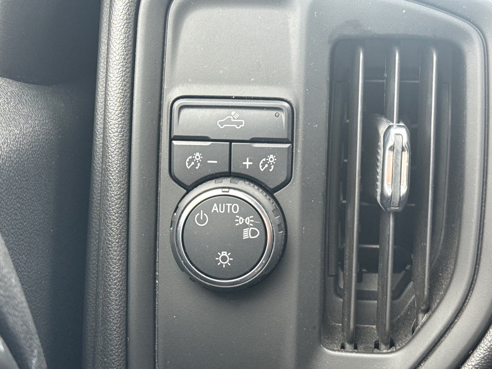 Used 2025 Chevrolet Silverado 1500 Custom RWD image 23