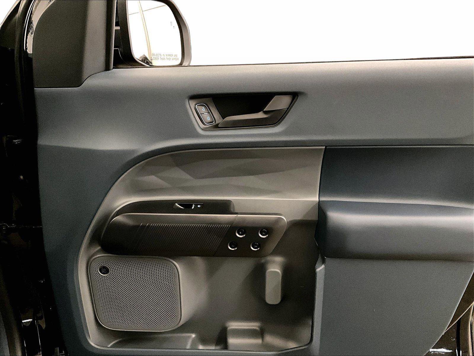 Certified 2025 Ford Maverick Lariat w/ Black Appearance Package image 23