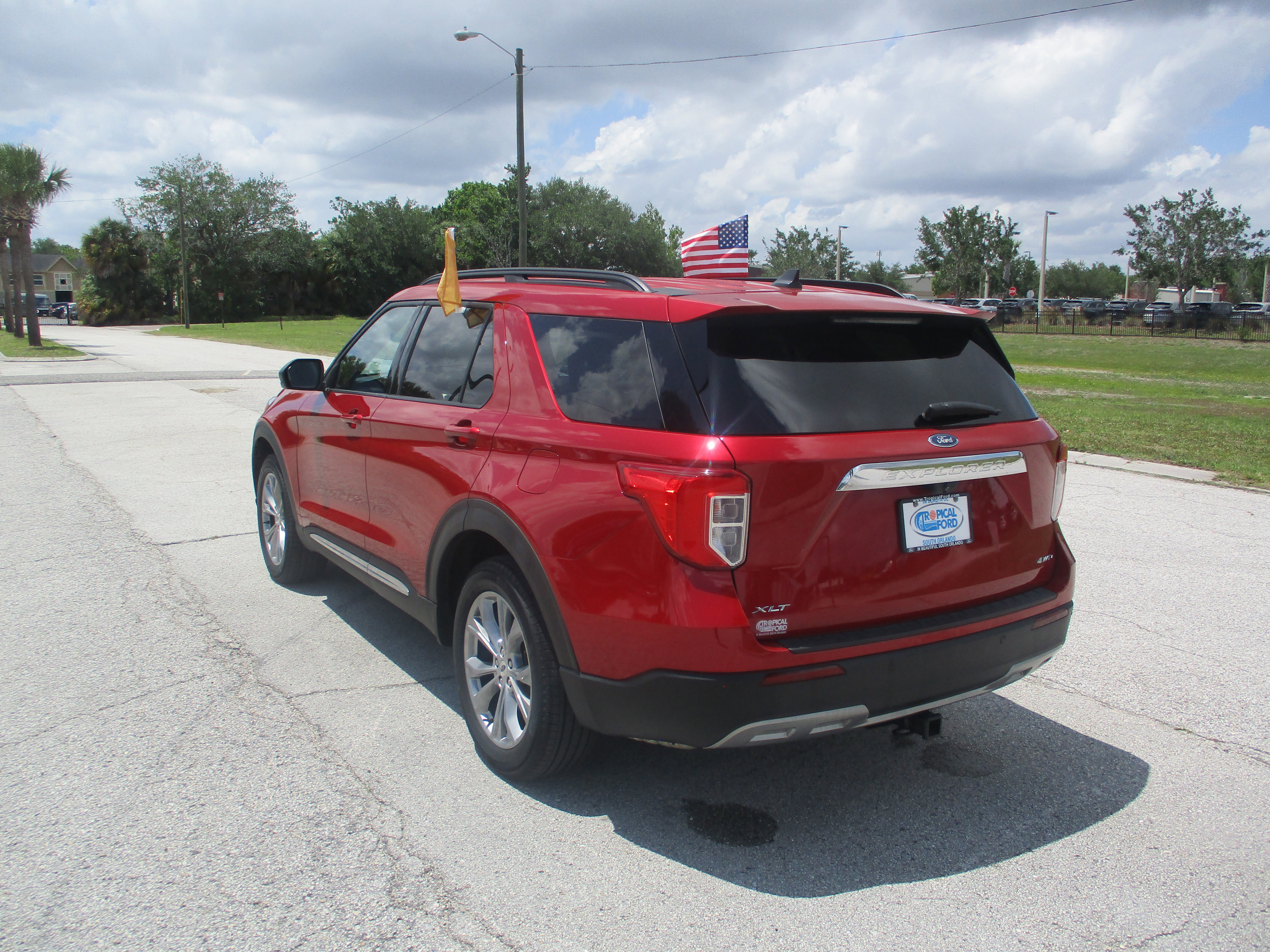 Certified 2022 Ford Explorer XLT w/ Equipment Group 202A AWD/4WD image 5