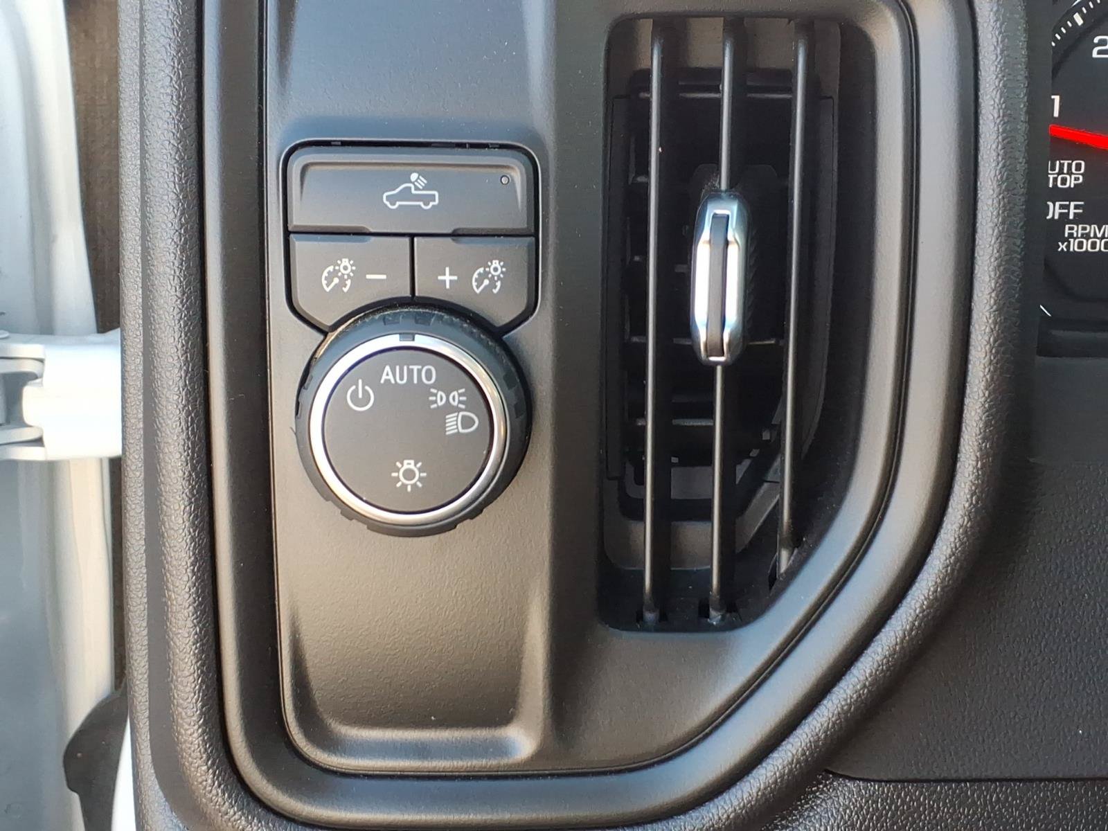 Used 2025 Chevrolet Silverado 1500 W/T RWD image 14