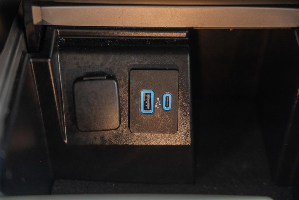 Certified 2021 Ford Explorer XLT w/ Equipment Group 202A image 25