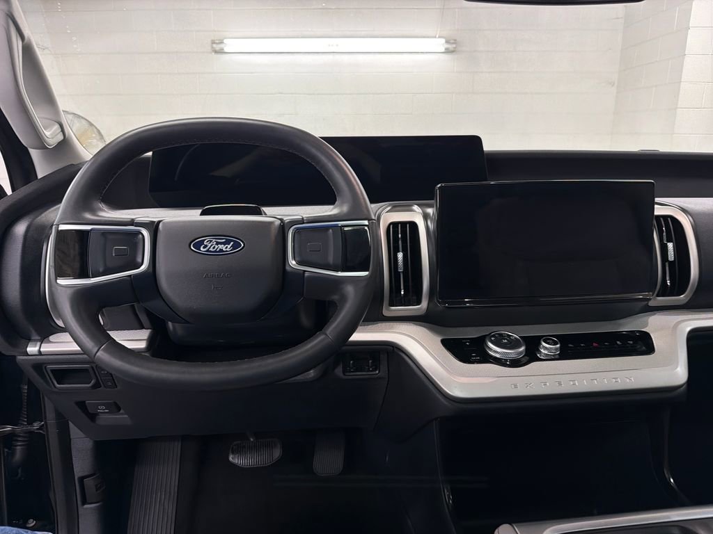 Certified 2025 Ford Expedition Active RWD image 9