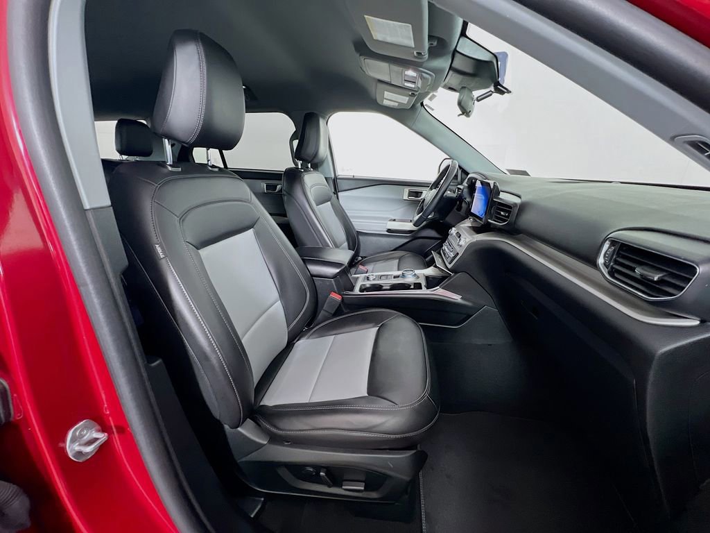 Certified 2023 Ford Explorer XLT w/ Equipment Group 202A image 33