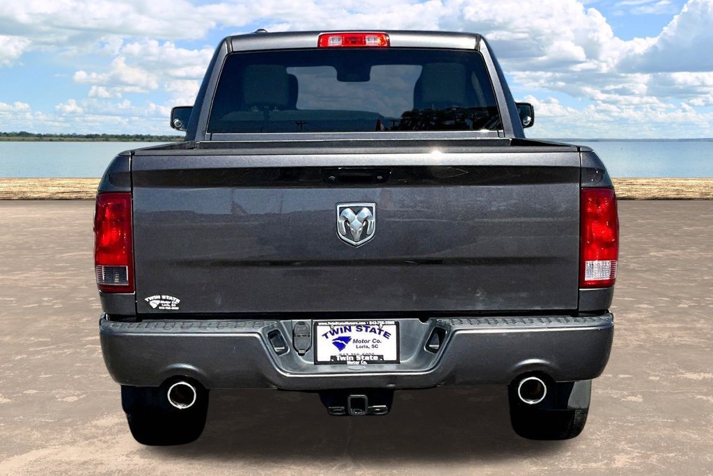 Used 2017 RAM 1500 Express RWD image 7