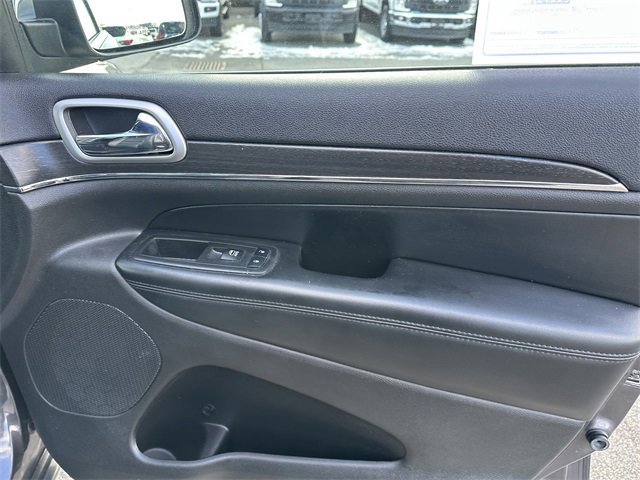 Used 2018 Jeep Grand Cherokee Limited image 37
