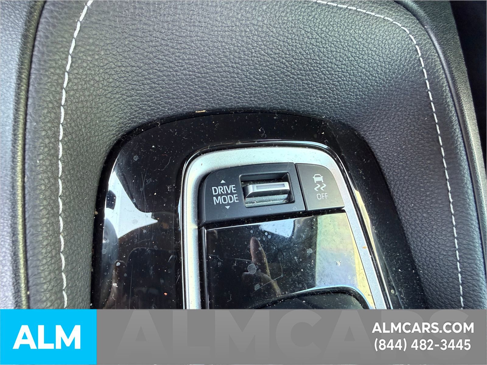 Used 2025 Toyota Corolla SE w/ SE Package image 20