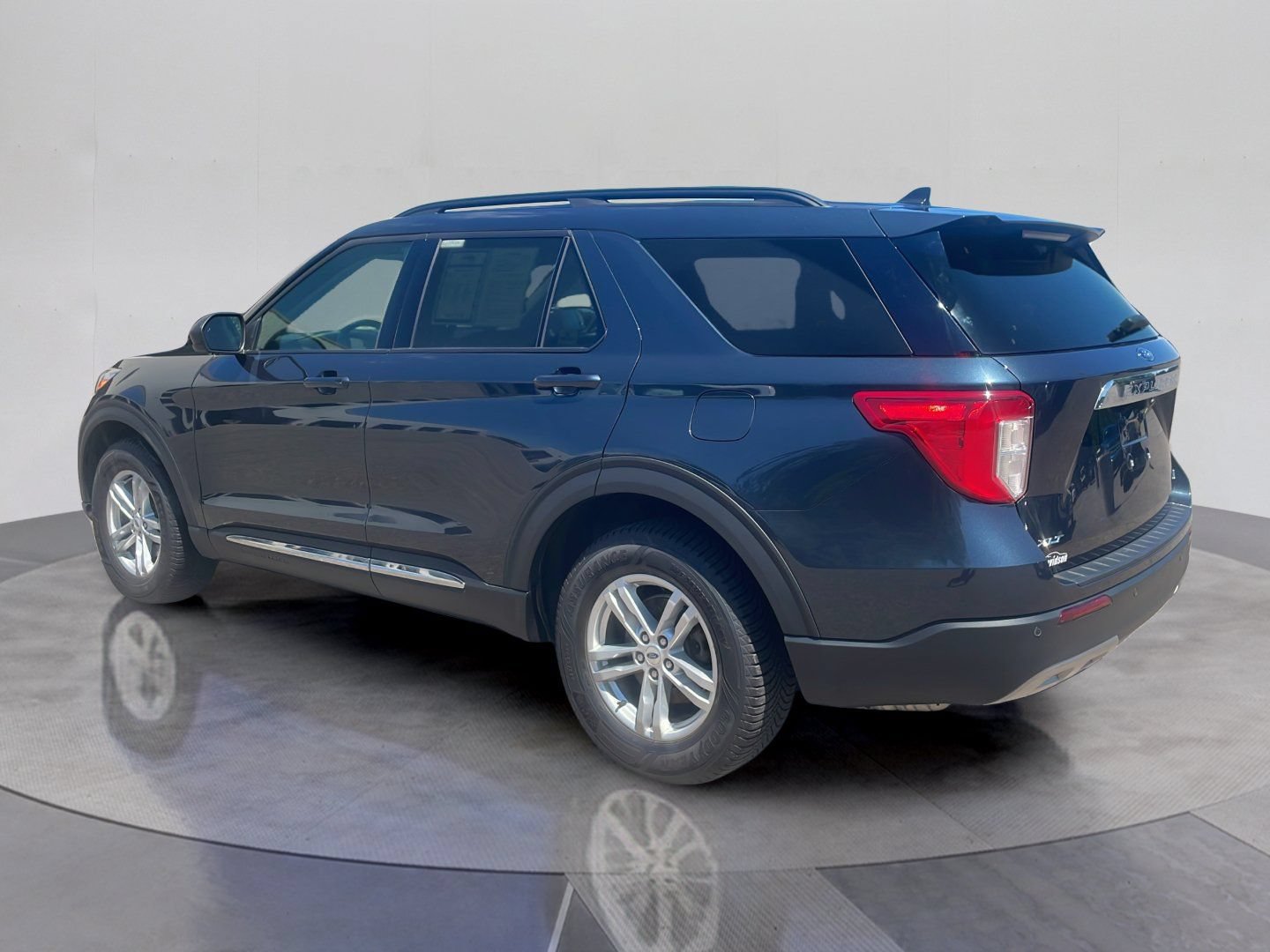 Certified 2023 Ford Explorer XLT w/ Equipment Group 202A AWD/4WD image 2