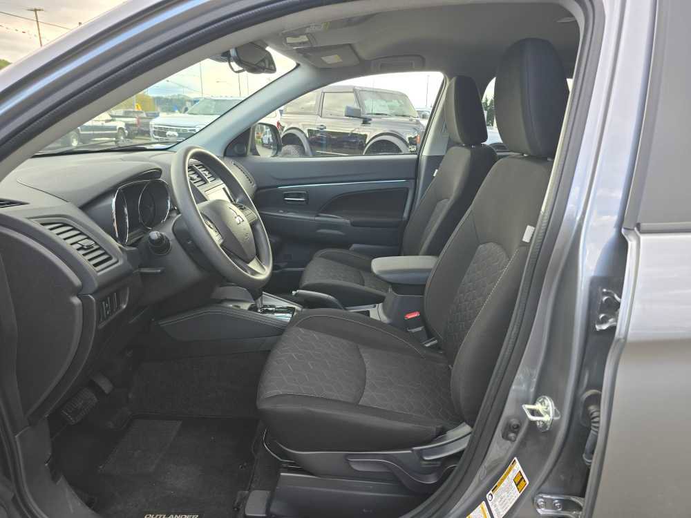 Used 2025 Mitsubishi Outlander Sport ES AWD/4WD image 9