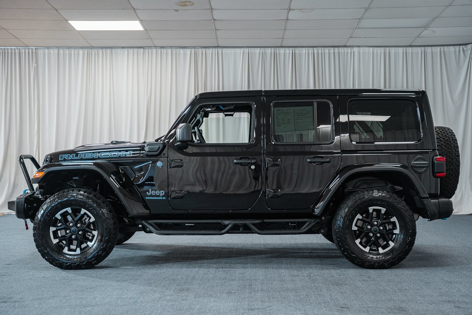 Used 2024 Jeep Wrangler Unlimited Rubicon 4xe AWD/4WD image 4