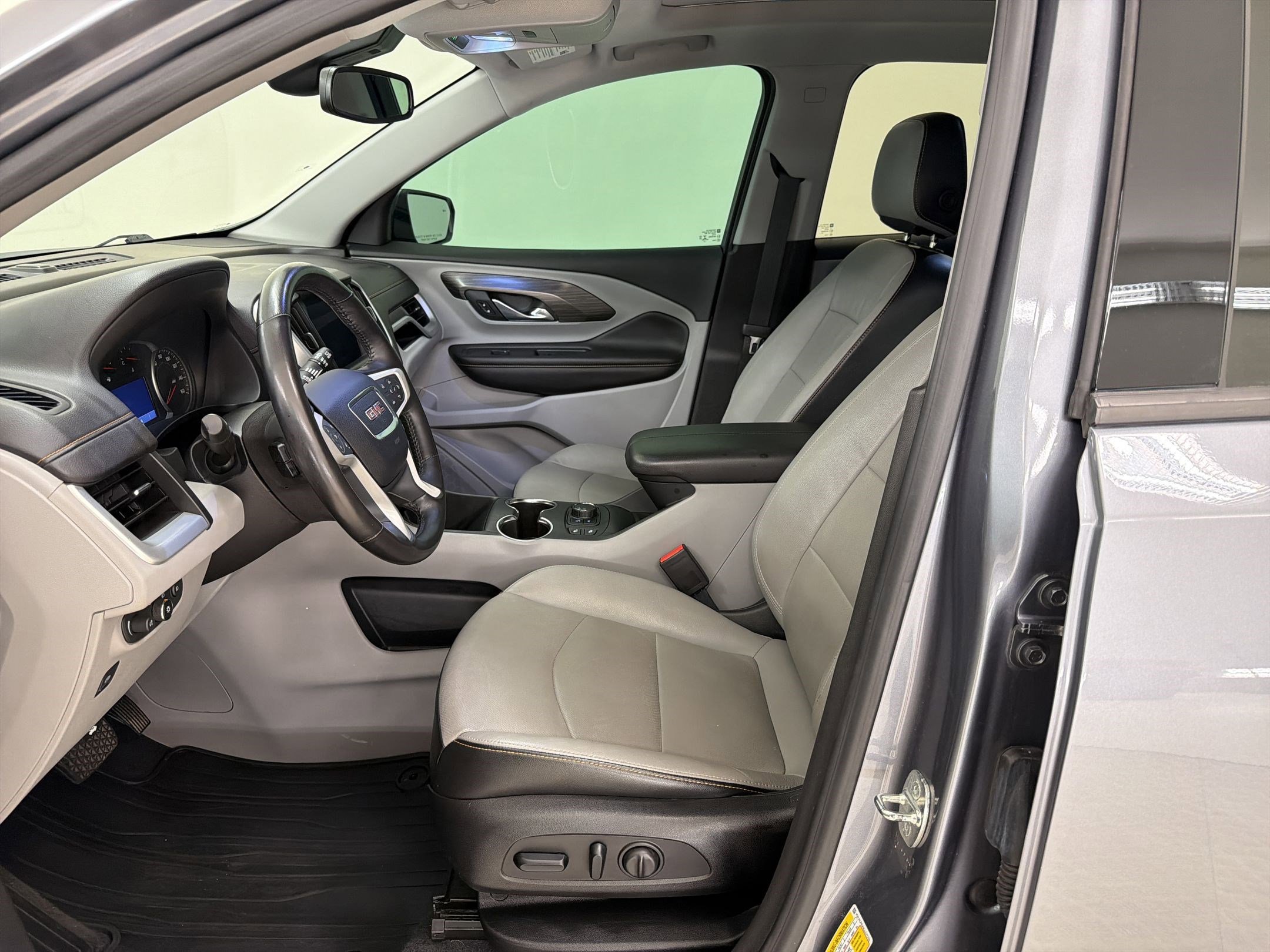 Used 2020 GMC Terrain SLT w/ Preferred Package FWD image 5