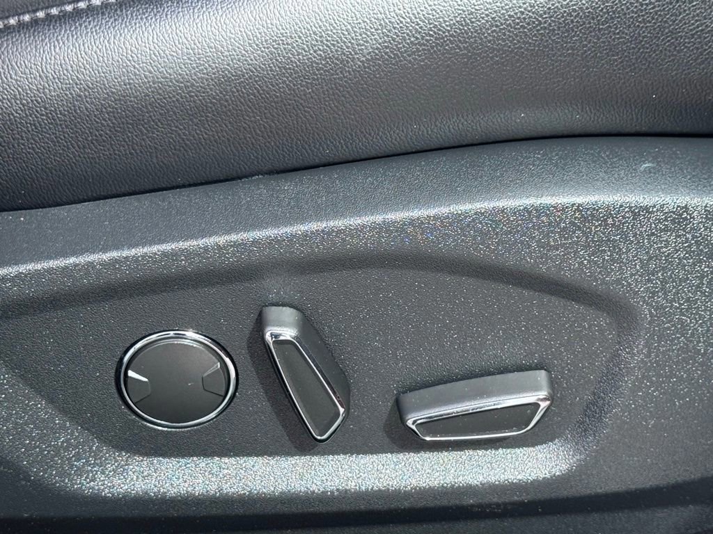 Certified 2019 Ford Edge Titanium w/ Equipment Group 301A image 29