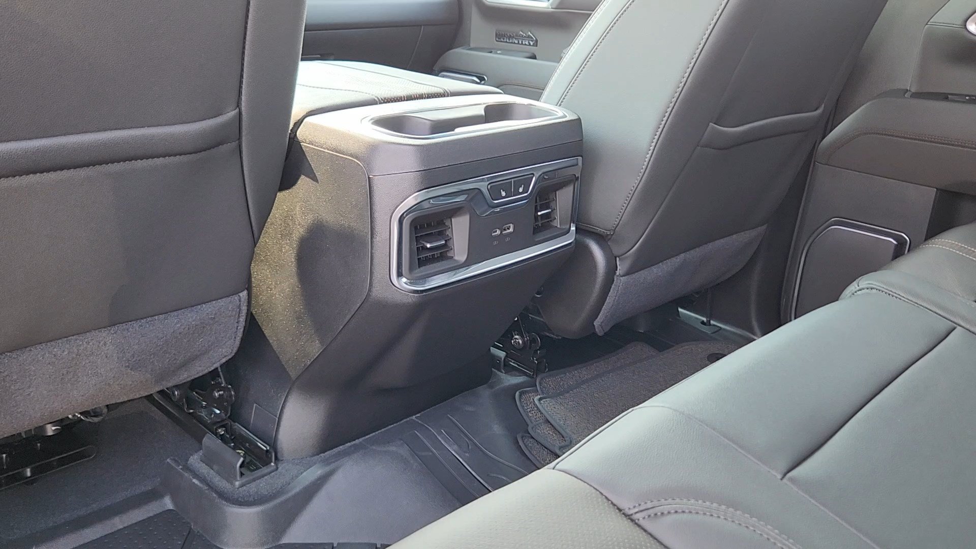 Used 2025 Chevrolet Silverado 1500 High Country w/ Technology Package AWD/4WD image 17