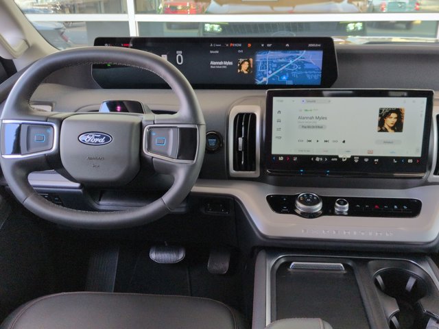 Certified 2025 Ford Expedition Active AWD/4WD image 31