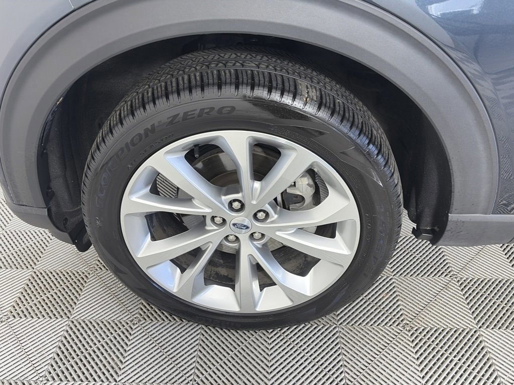 Certified 2022 Ford Explorer Platinum w/ Equipment Group 601A image 8