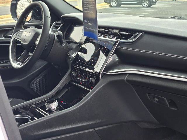 Used 2023 Jeep Grand Cherokee Altitude image 9