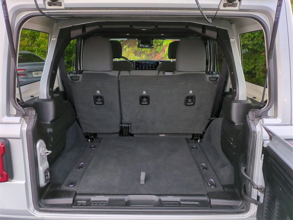 Used 2024 Jeep Wrangler Sahara image 13