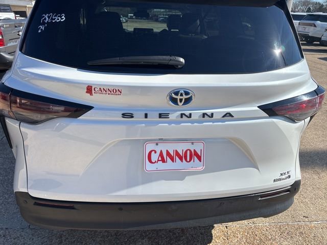 Used 2024 Toyota Sienna XLE image 5