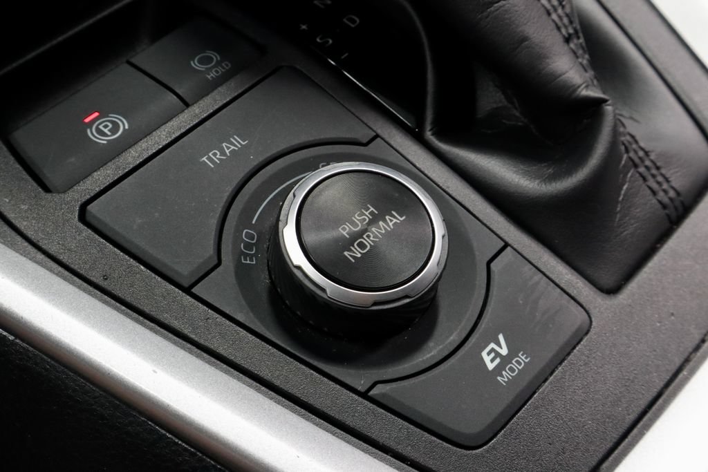 Used 2024 Toyota RAV4 LE AWD/4WD image 33
