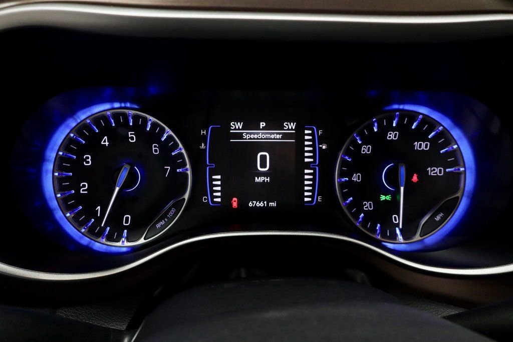 Used 2023 Chrysler Voyager LX image 30