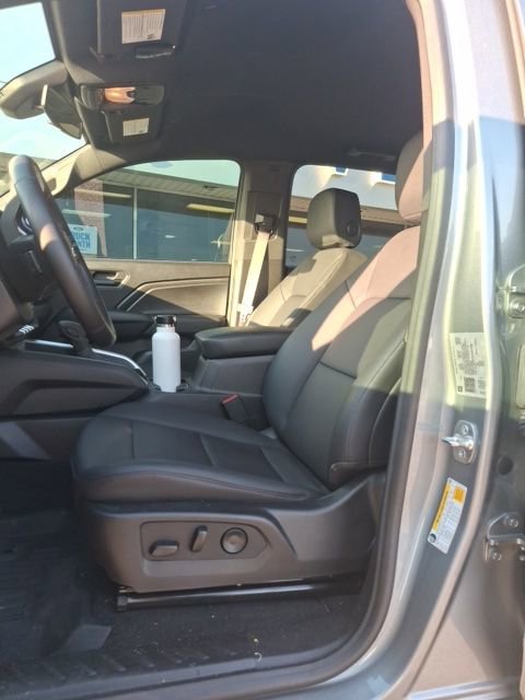 Used 2025 Chevrolet Colorado Trail Boss image 15