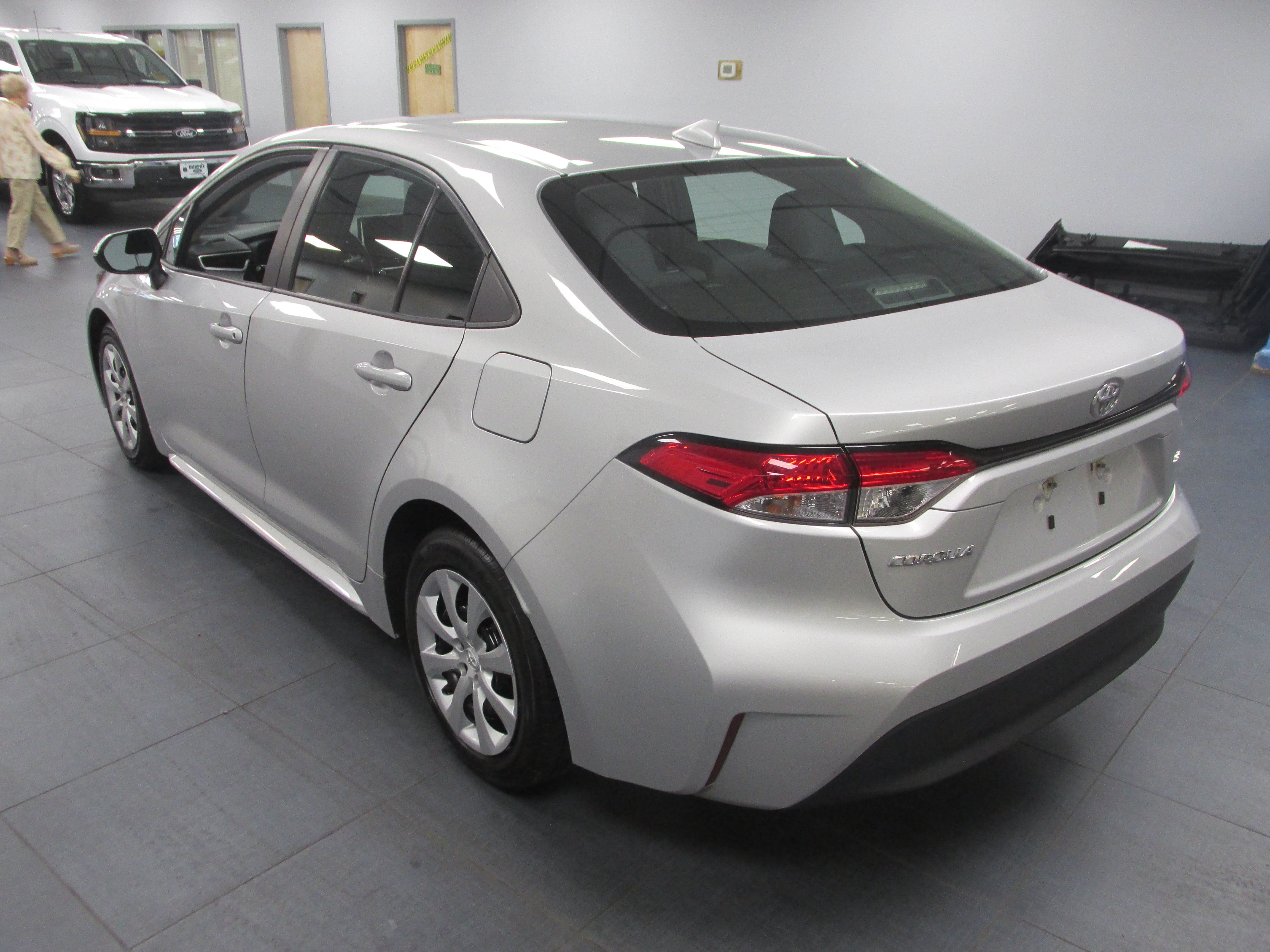 Used 2024 Toyota Corolla LE FWD image 7