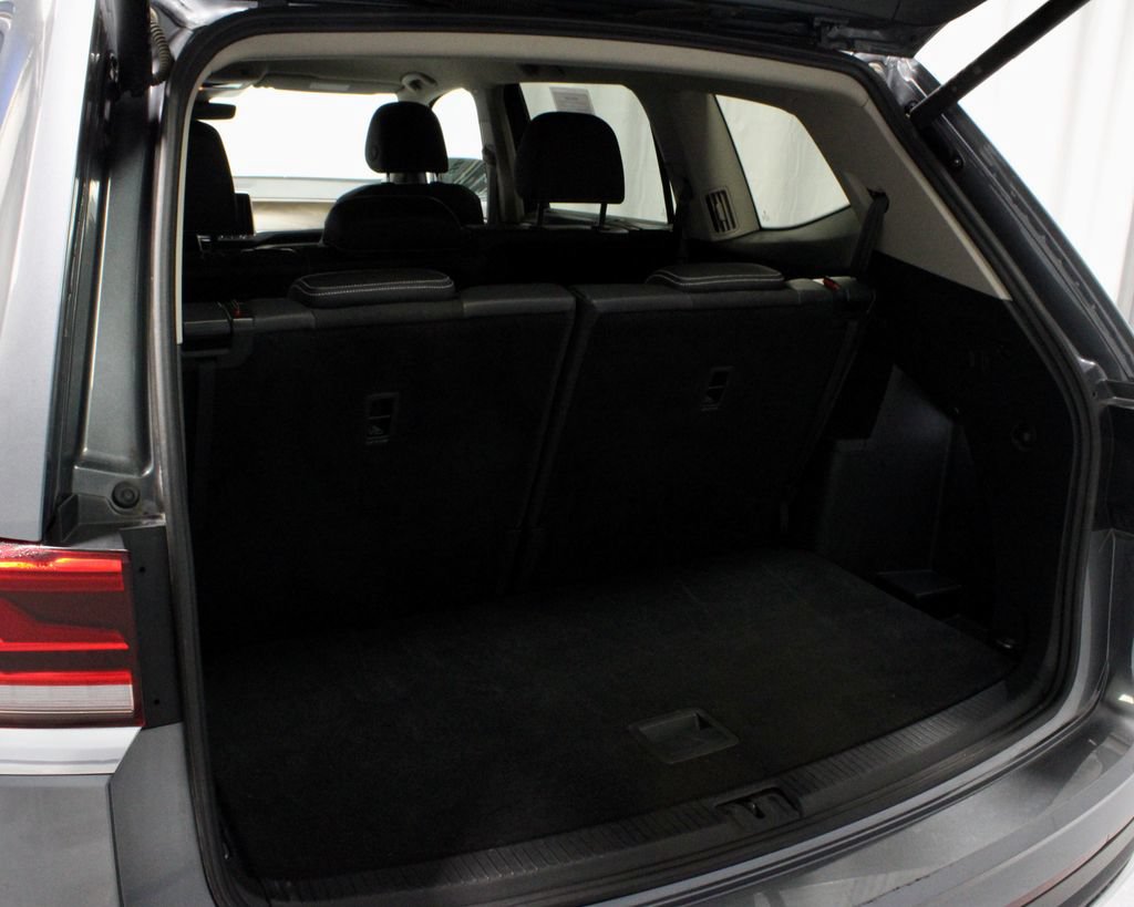 Used 2025 Volkswagen Atlas SE AWD/4WD image 13