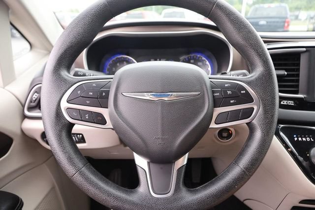 Used 2021 Chrysler Voyager Lxi FWD image 12