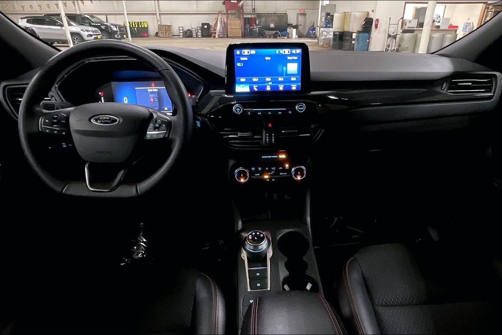 Certified 2025 Ford Escape ST-Line AWD/4WD image 14