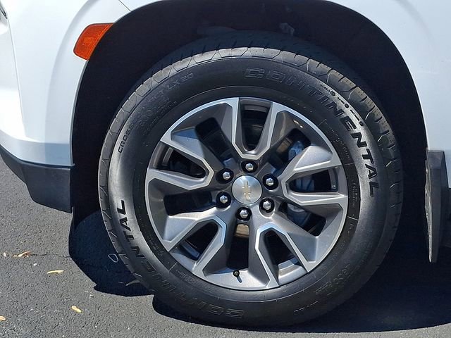 Used 2024 Chevrolet Suburban LT w/ LT Signature Package AWD/4WD image 5