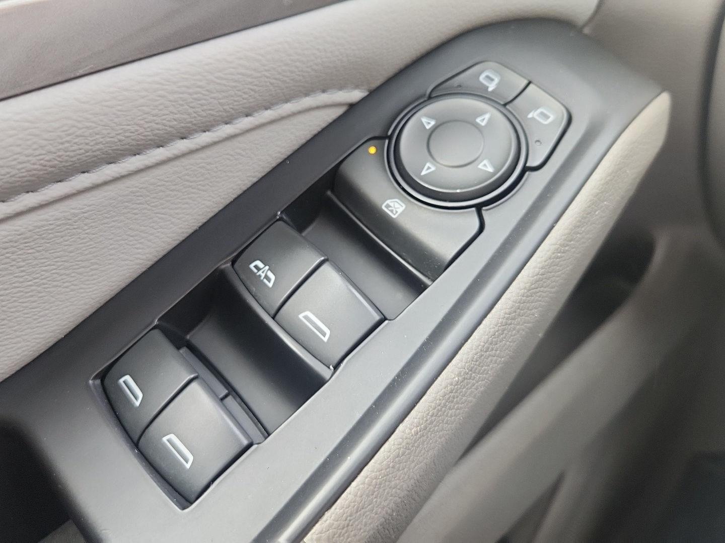 Used 2018 Chevrolet Traverse LT FWD image 19