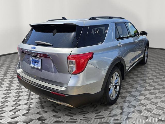 Certified 2023 Ford Explorer XLT w/ Equipment Group 202A RWD image 4